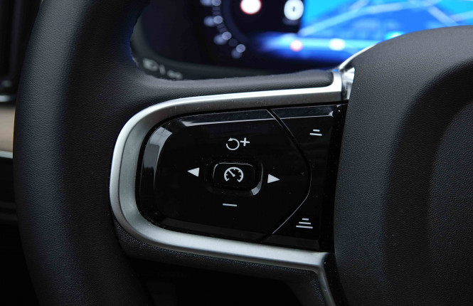 VOLVO_VOLVO_XC90_2655432_19.jpg VOLVO_VOLVO_XC90_2655432_19.jpg