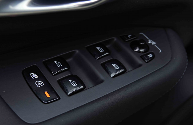 VOLVO_VOLVO_XC90_2655432_23.jpg VOLVO_VOLVO_XC90_2655432_23.jpg